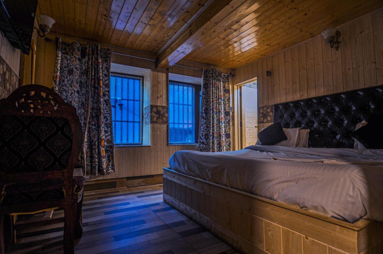 Kashmir House Pahalgam Hotel Bagian luar foto