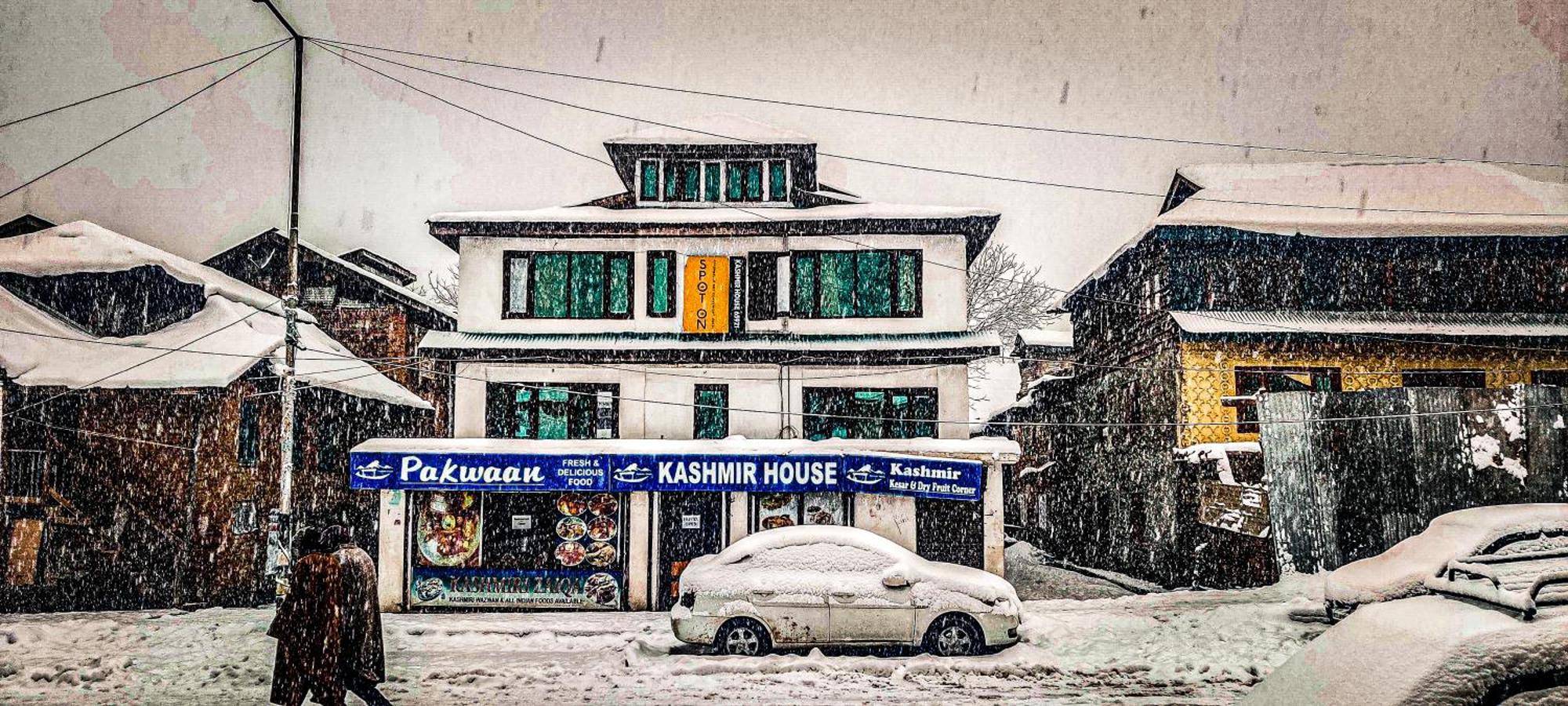 Kashmir House Pahalgam Hotel Bagian luar foto
